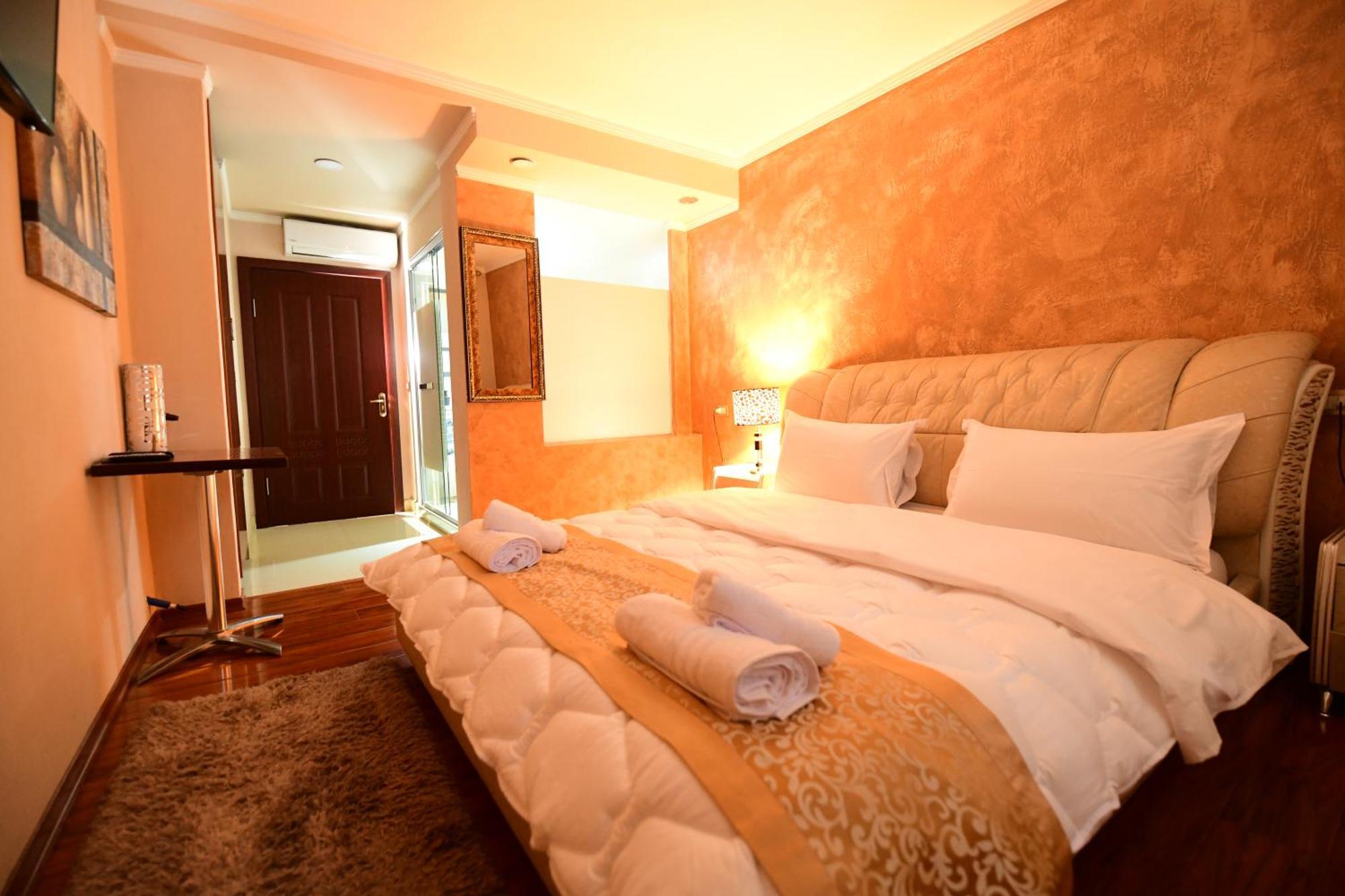 Zobo Hotel Shkoder Exterior photo
